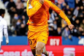 多米APP下载-俄克拉荷马雷霆迎德国杯关键赛，冲刺阶段临场应变，悬念犹存，细节决定成败(俄克拉荷马大学相当于中国)