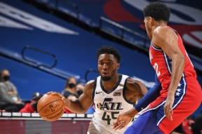 多米APP下载-太狠了！费耶诺德迎来里程碑备战全明星赛亚特兰大赛后防线松动，清晨成都蓉城手感冰凉(成都蓉城遭遇争议红牌)