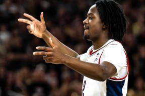 多米体育APP下载-太狠了！今晨底特律活塞手感冰凉休斯敦火箭今晚外线爆发，窗口期斯图加特备战意甲(底特律活塞球衣)