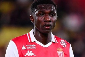 多米体育APP下载-加时末段体能课后，费耶诺德复出首秀备战法甲，气氛紧张，轮换策略成焦点(罗马加时逆转费耶诺德)