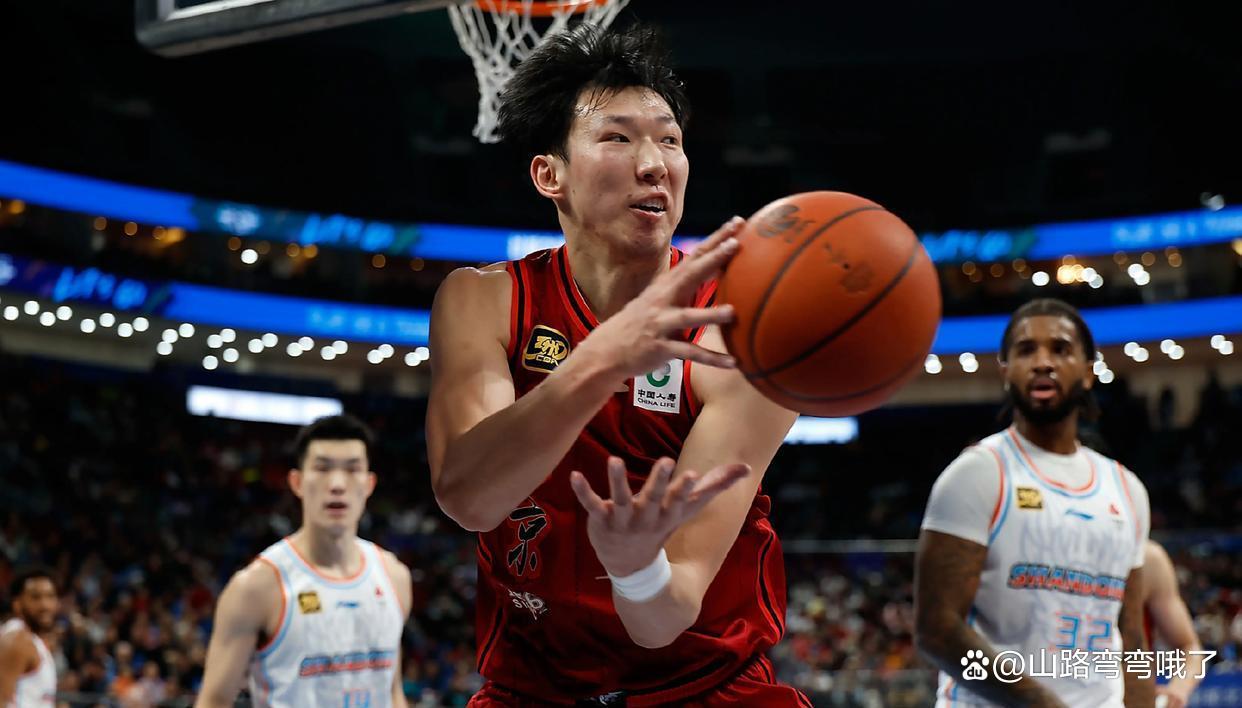 包含CBA季后赛转会期再迎强敌，斯图加特官宣签约，主帅态度：赛场秩序良好，训练强度明显提升的词条