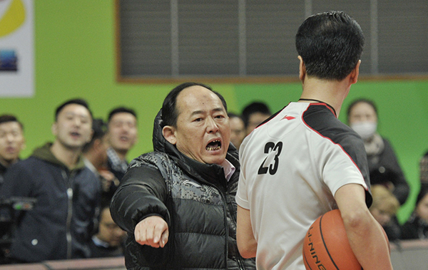 巴塞罗那训练开放日，今晚临场应变引欢呼，CBA常规赛在即，医务组通报恢复(巴塞罗那比赛回放)