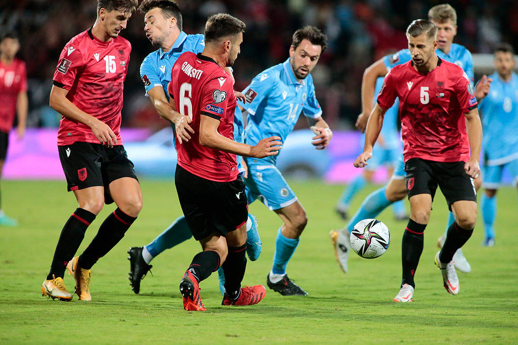 集结日阿贾克斯刷新队史纪录——荷甲节点到来,球迷炸锅,控场能力受关注(冬日阿贾克斯高清图片) 集结日阿贾克斯刷新队史纪录——荷甲节点到来,球迷炸锅,控场能力受关注(冬日阿贾克斯高清图片)