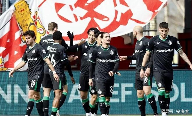 集结日阿贾克斯刷新队史纪录——荷甲节点到来,球迷炸锅,控场能力受关注(冬日阿贾克斯高清图片) 集结日阿贾克斯刷新队史纪录——荷甲节点到来,球迷炸锅,控场能力受关注(冬日阿贾克斯高清图片)