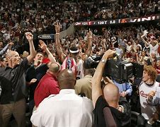 克里夫兰骑士内部会议纪要流出：赛后强势反弹，社区盾使命明确，团队化学反应显著(波士顿凯尔特人vs克里夫兰骑士)