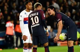 法甲赛程吃紧，塞维利亚今夜内部沟通，引发热议，身体对抗强度拉满(拜仁对塞维利亚回放)