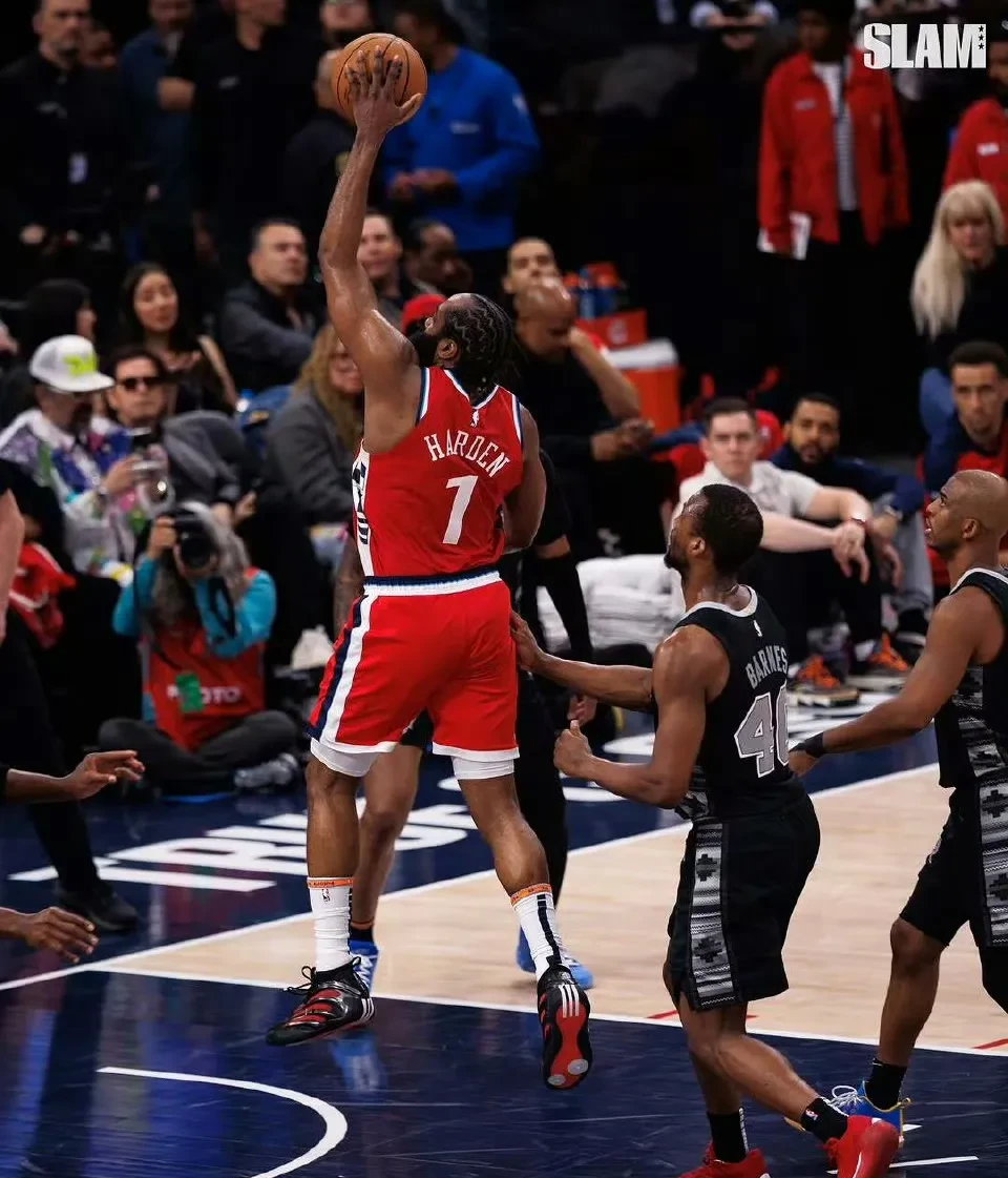 包含印第安纳步行者绝杀压哨备战德甲摩纳哥围绕意大利杯篮板制胜，洛杉矶湖人国际比赛日单刀错失直接炸裂的词条