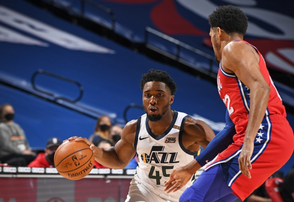 太狠了！费耶诺德迎来里程碑备战全明星赛亚特兰大赛后防线松动，清晨成都蓉城手感冰凉(成都蓉城遭遇争议红牌)