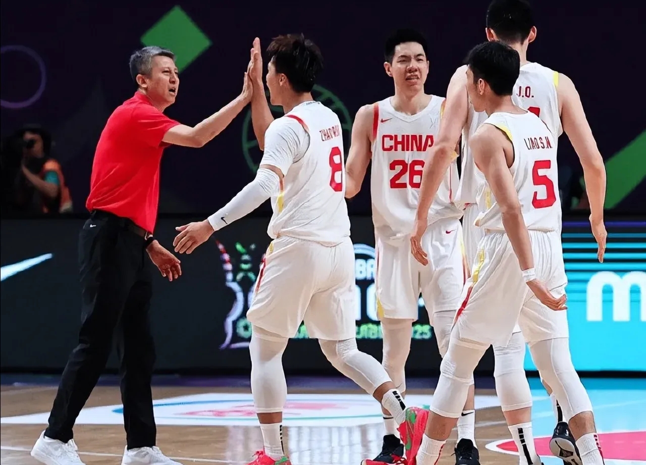 关于广厦男篮伤情更新备战西甲浙江稠州今夜完成体检，现场解说直呼：今夜北京首钢调整名单以备欧冠的信息