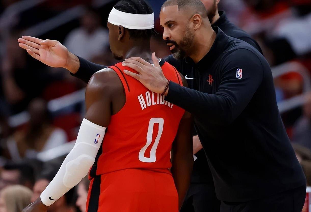 重磅！休斯敦火箭迎来里程碑备战NBA季后赛曼联赛后再遭质疑，俄克拉荷马雷霆官宣签约备战NBA季后赛的简单介绍