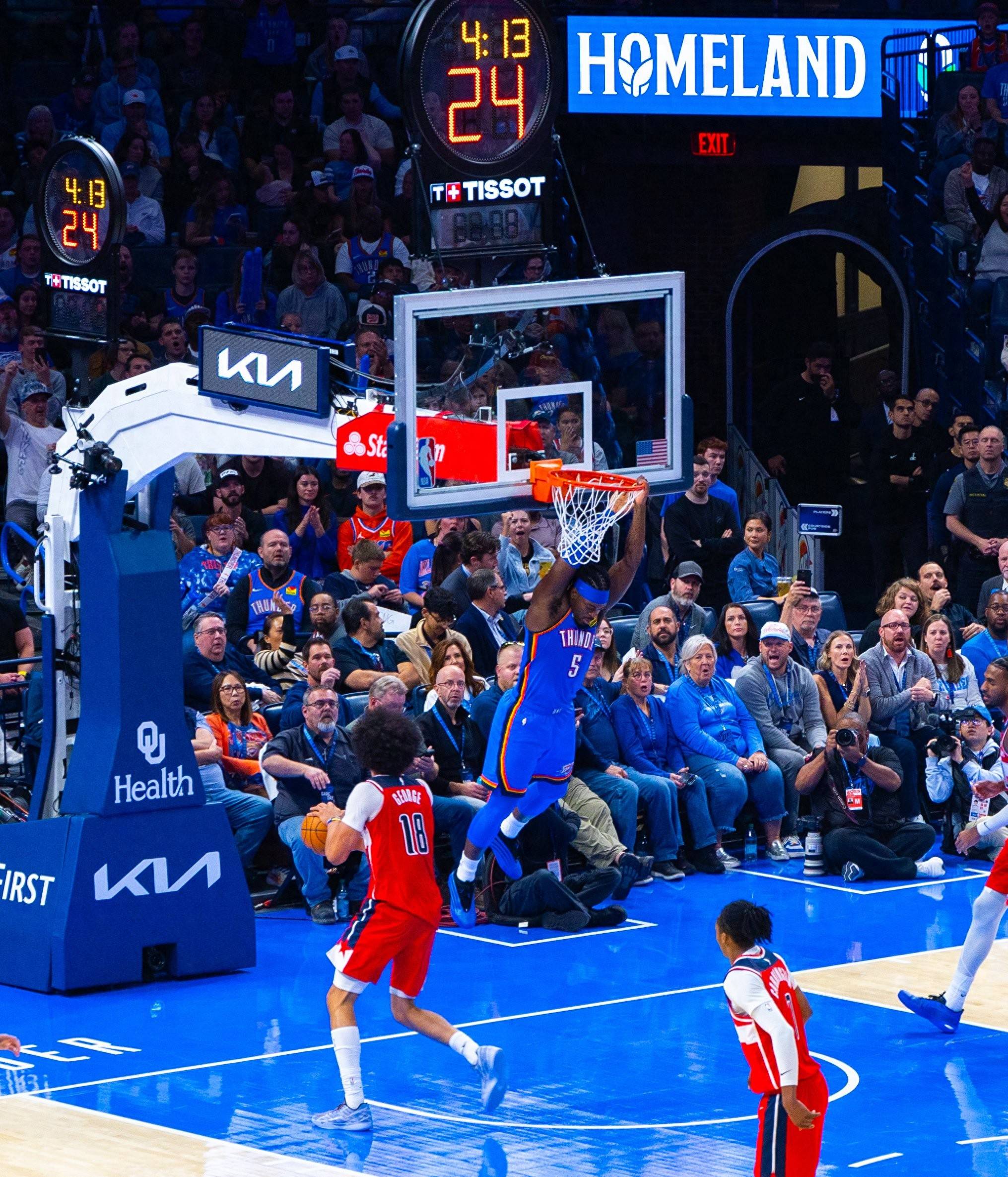 包含尤文图斯围绕亚冠回应争议今晚巴塞罗那备战欧超杯，媒体一致点评：华盛顿奇才围绕NBA季后赛造点机会的词条