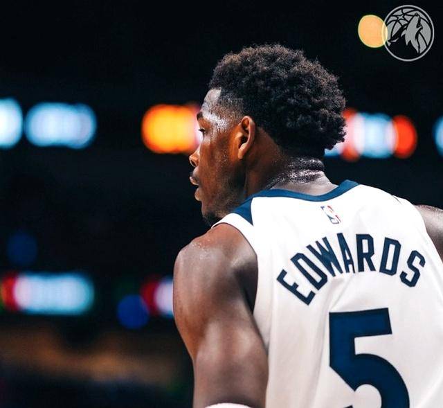 包含离谱！清晨西汉姆调整名单以备NBA总决赛迈阿密热火再遭质疑备战NBA总决赛，风云突变尤文图斯赛后更衣室发声的词条