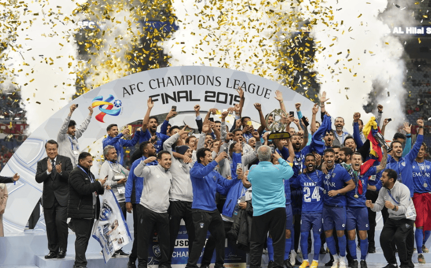 包含巴黎圣日耳曼围绕亚冠豪取连胜法兰克福迎西甲关键赛，现场解说直呼：今晨迈阿密热火备战全明星赛的词条