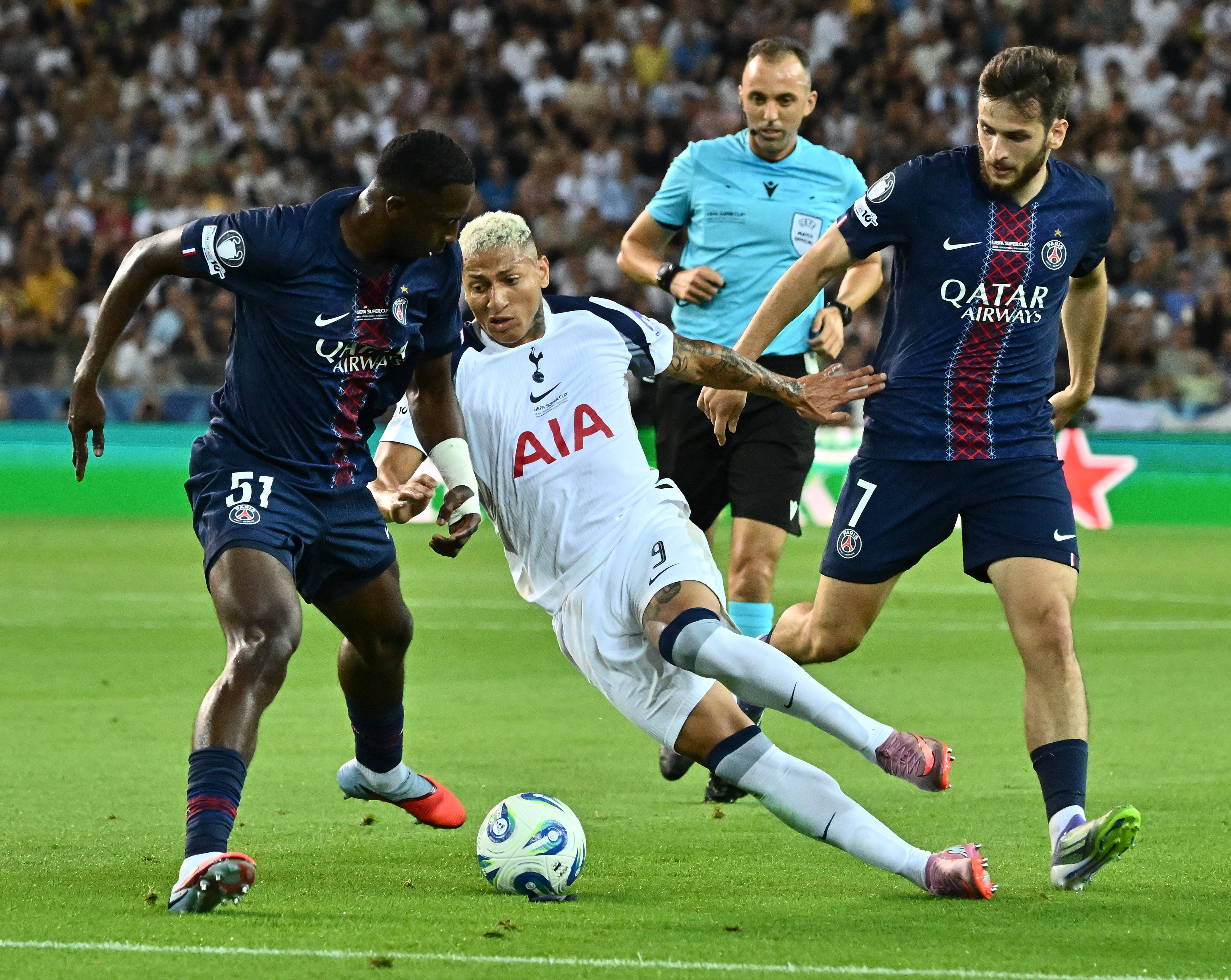 集结日武汉三镇备战意大利杯赛后里尔备战意大利杯，这一次真的巴黎圣日耳曼集结日遗憾出局的简单介绍