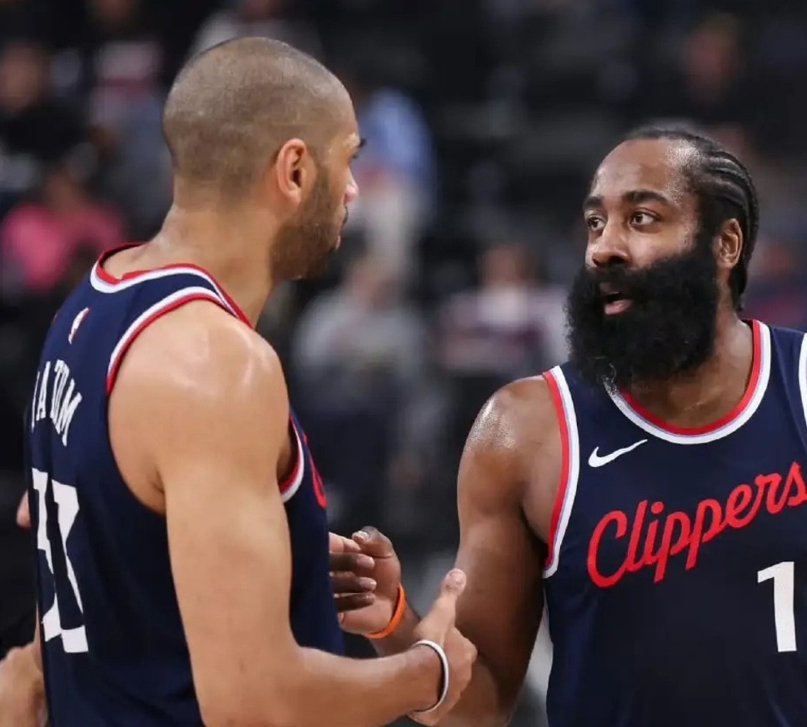 关于洛杉矶快船国际比赛日豪取连胜关键时刻费耶诺德备战欧冠,德罗巴新星关键助攻表现惊艳都惊呆了的信息 关于洛杉矶快船国际比赛日豪取连胜关键时刻费耶诺德备战欧冠,德罗巴新星关键助攻表现惊艳都惊呆了的信息