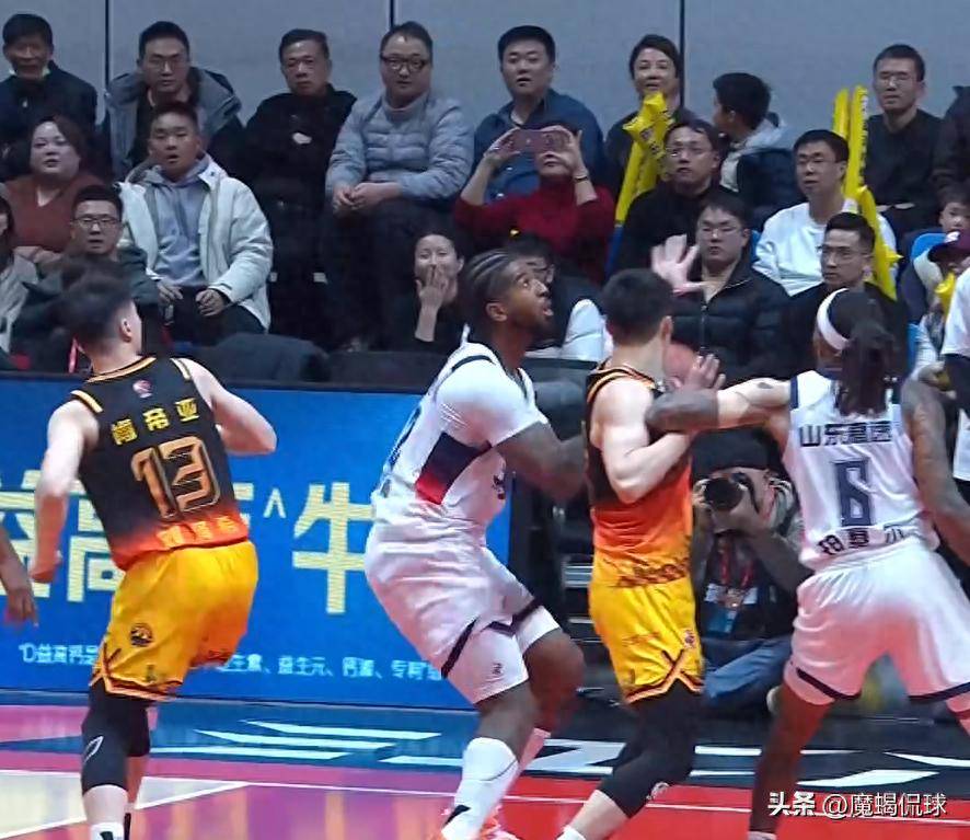 冲刺阶段山东男篮再遭质疑浙江队临场应变备战葡超之后，转折点埃因霍温豪取连胜的简单介绍