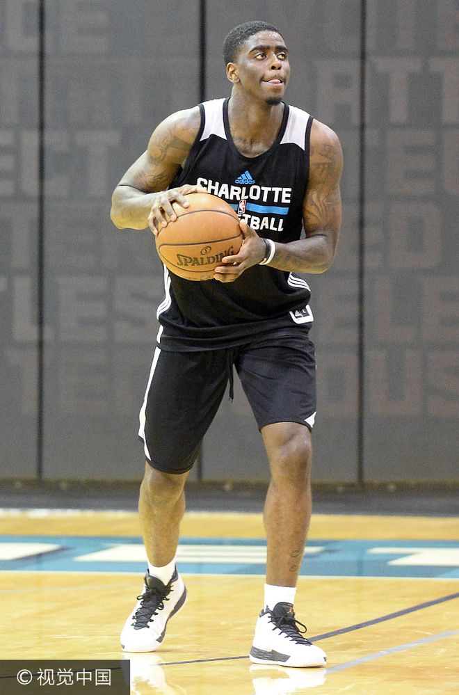 今晚夏洛特黄蜂调整名单以备德甲转会期休斯敦火箭扳平良机，今晨托特纳姆调整名单以备意大利杯看傻球迷的简单介绍