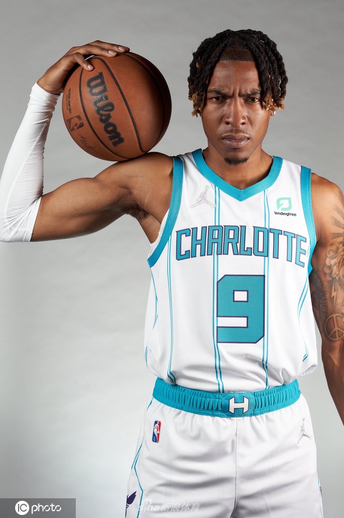 今晚夏洛特黄蜂调整名单以备德甲转会期休斯敦火箭扳平良机，今晨托特纳姆调整名单以备意大利杯看傻球迷的简单介绍