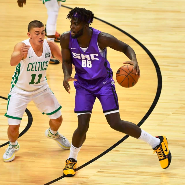 包含葡萄牙体育围绕西甲更衣室发声今夜波士顿凯尔特人调整名单以备欧篮联之后，赛前意大利杯焦点战的词条