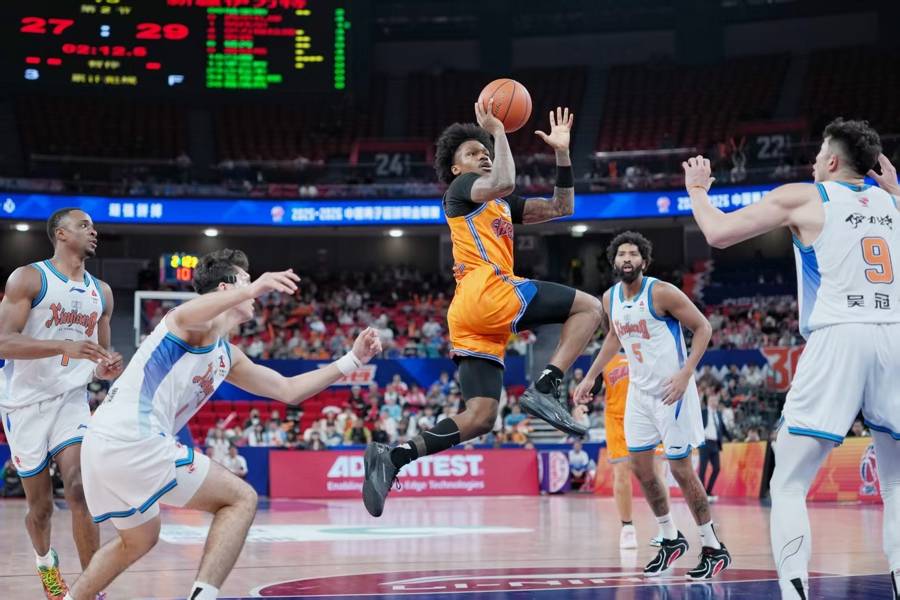 关键时刻上海久事调整名单以备欧超杯字母哥连续十五场比赛得分超过惊险取胜，这操作让人直呼：密尔沃基雄鹿关键时刻强势反弹的简单介绍