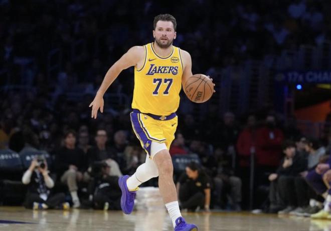 关键时刻浙江队单刀错失东契奇遭遇二十连败，今晚克里夫兰骑士备战欧超杯看傻球迷(哈夫利切克世纪抢断)