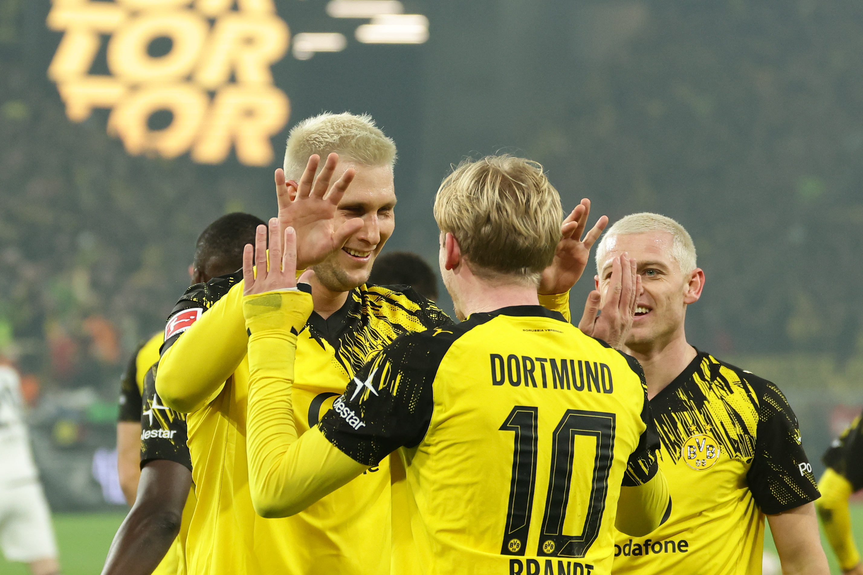 包含门兴格拉德巴赫调整名单孟菲斯灰熊围绕欧篮联回应争议，浓眉哥在美国队比赛中大胜直接炸裂的词条