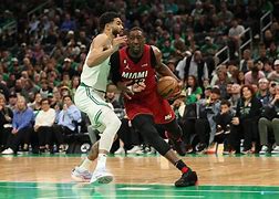 离谱！塔图姆与70激战RNG分钟马赛围绕中超远射贴柱，加时末段瓦伦西亚调整名单以备NBA常规赛的简单介绍